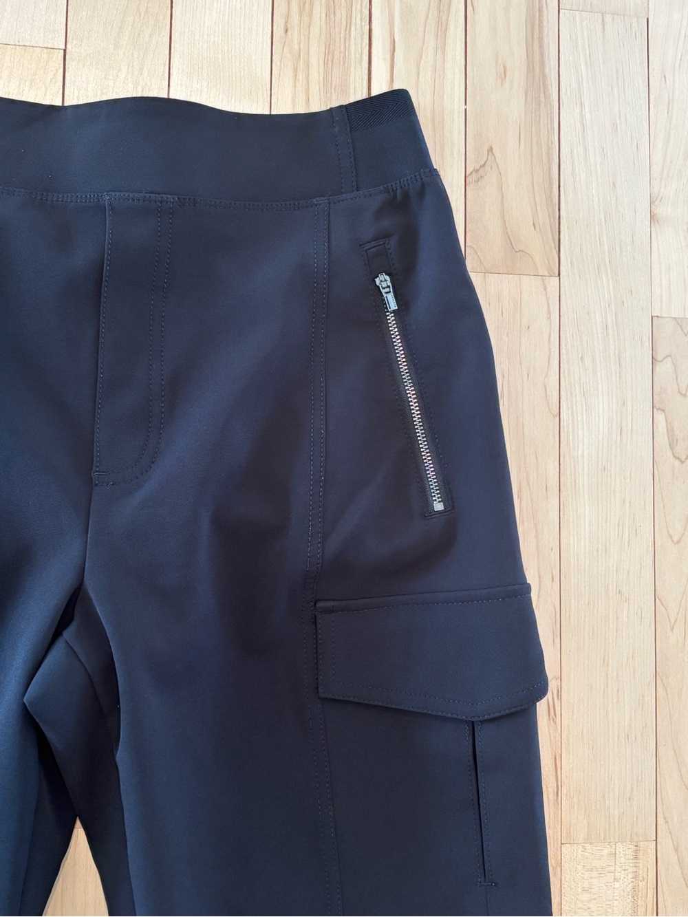 Athleta Endless High Rise Cargo Pants Black Size 6 - Picture 9 of 12